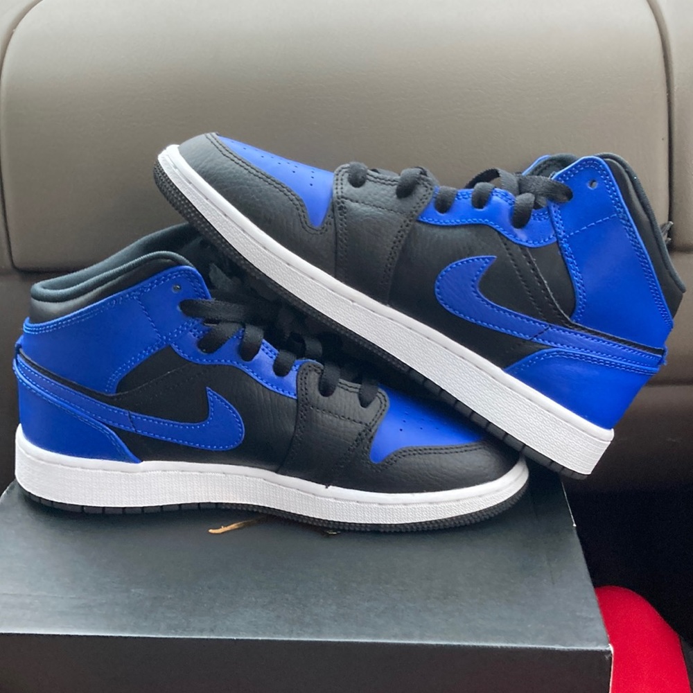 Jordan 1 mid royal white